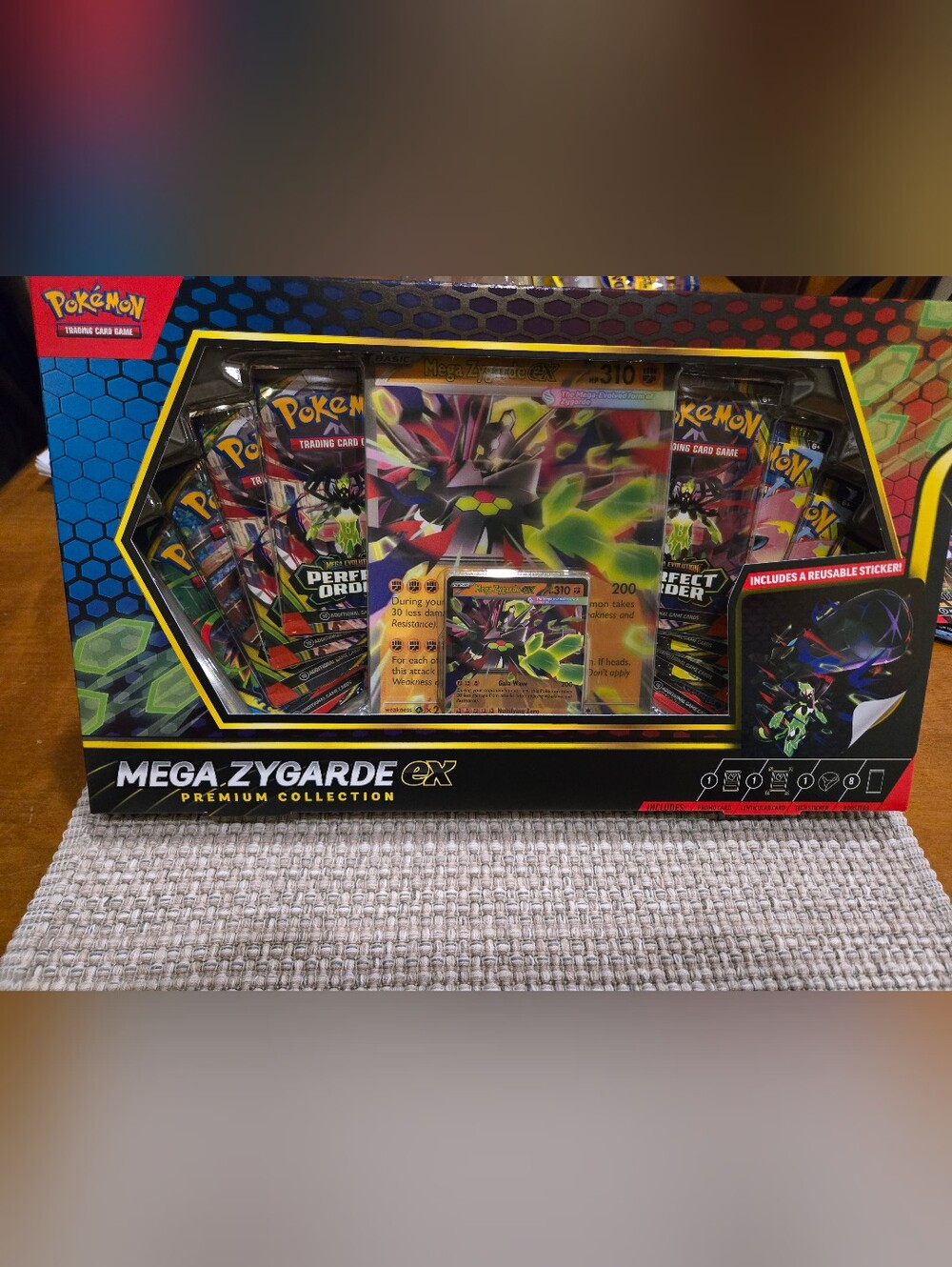 Mega Zygarde-GX Premium Collection - Black & Green